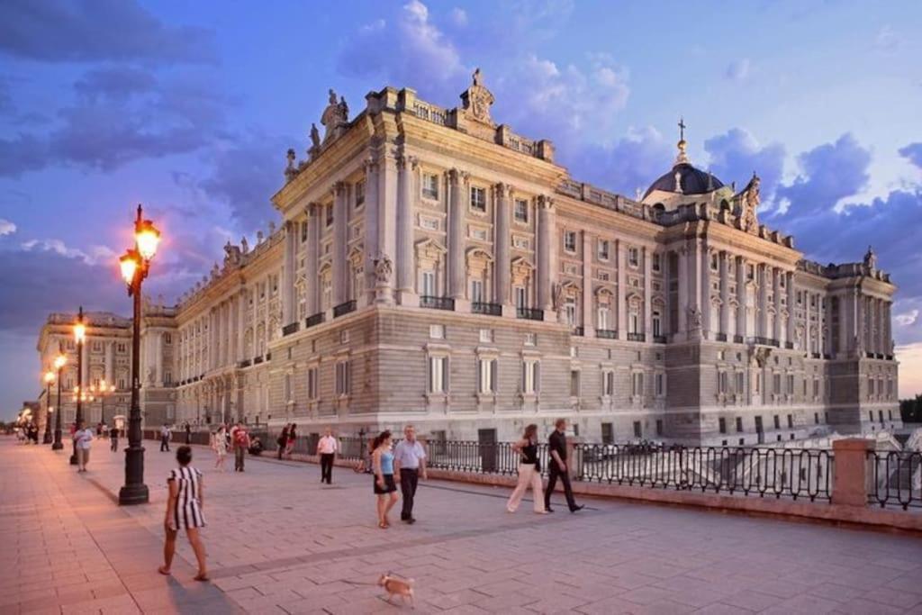 Apartamento Con Patio En Madrid Centro エクステリア 写真