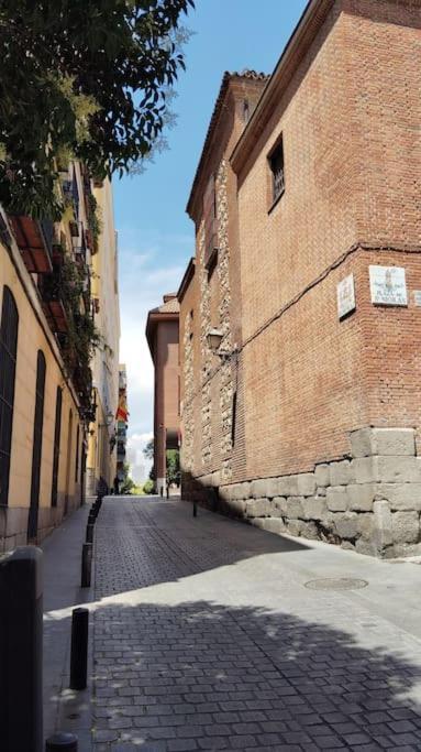 Apartamento Con Patio En Madrid Centro エクステリア 写真