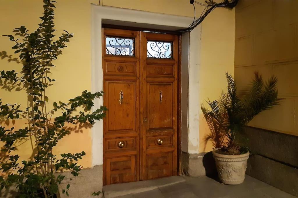 Apartamento Con Patio En Madrid Centro エクステリア 写真