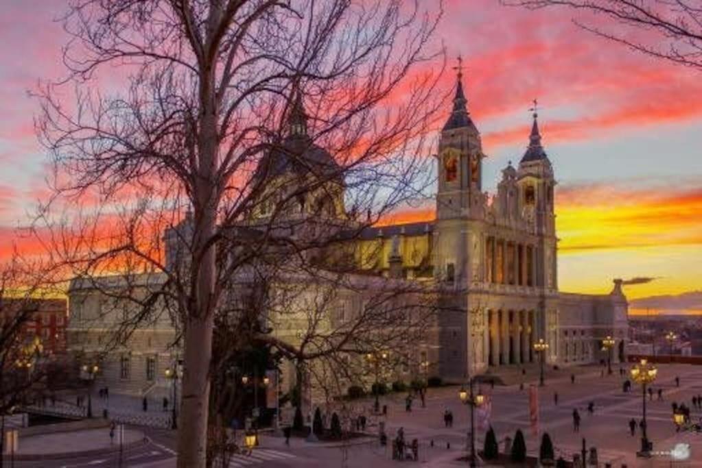 Apartamento Con Patio En Madrid Centro エクステリア 写真